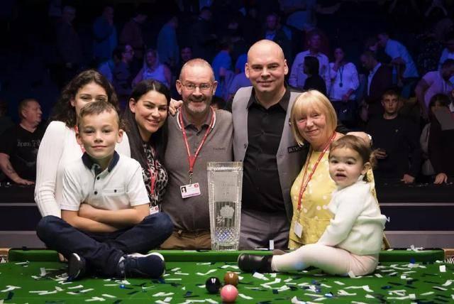 他们通过阿 他们通过阿