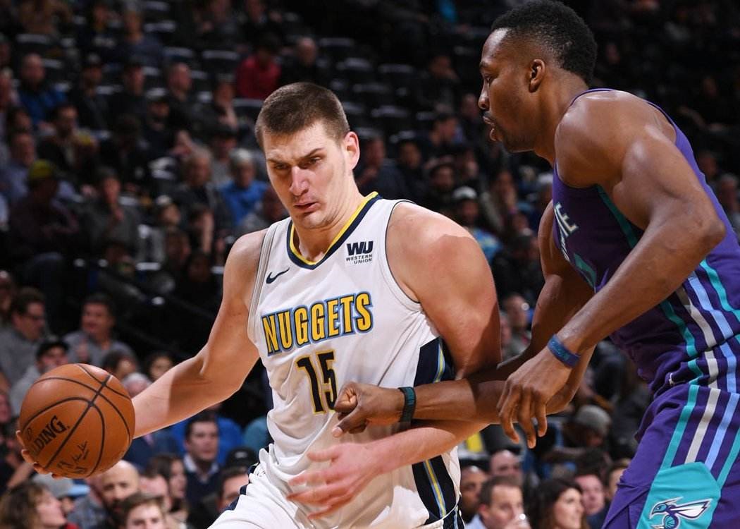 在豪门效力 在豪门效力