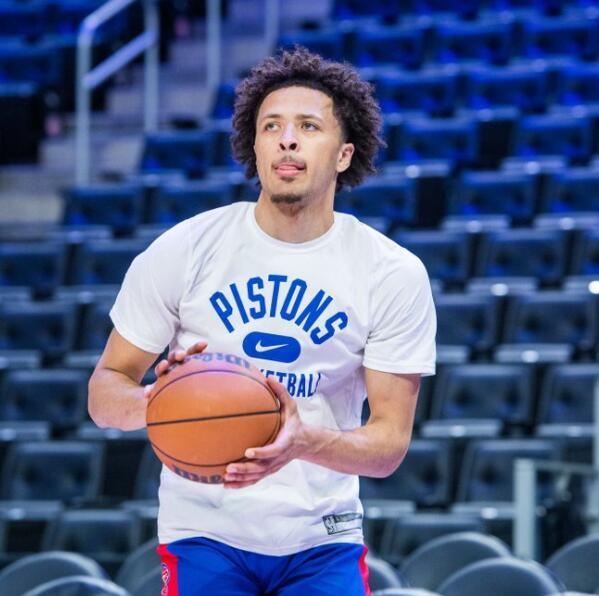 每名队员都 每名队员都